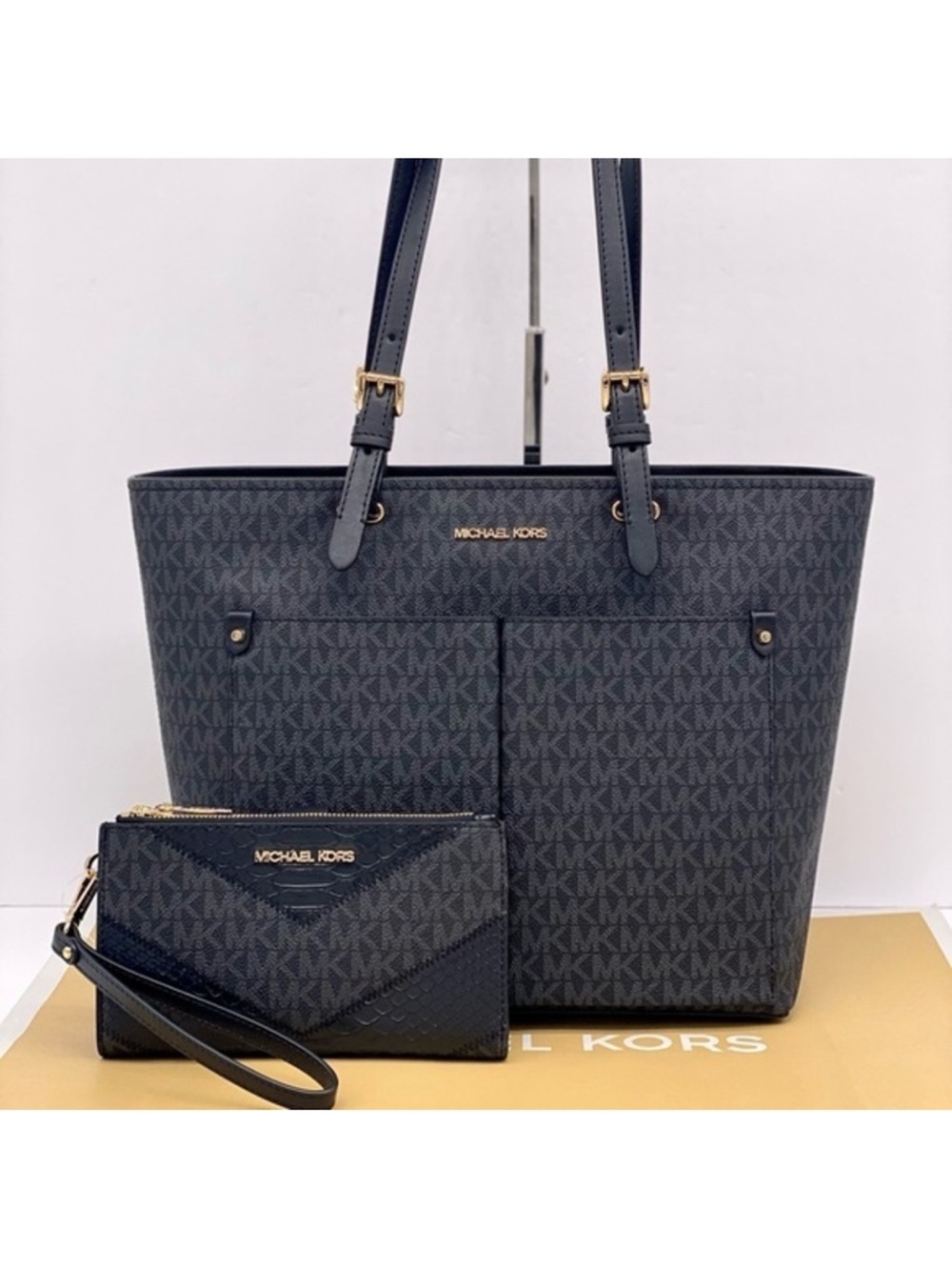 Michael Kors Jet Set Medium Pocket Shoulder Tote Bag And DoubleZip Wallet Set